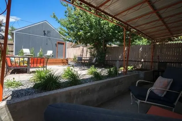 Sunnyside Retro Retreat Private Yard G Line