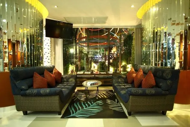 The Sunreno Hotel - Lobi