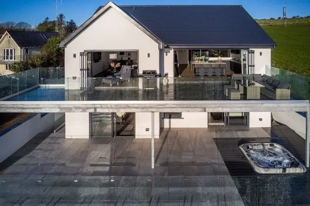 Sunrise - 5 Bedroom Home - Pendine
