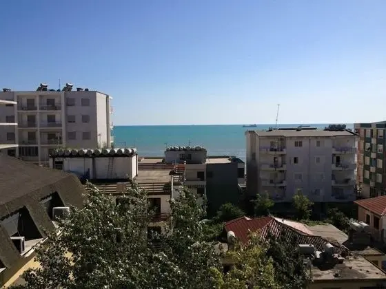 Sunrise Hotel Çameria