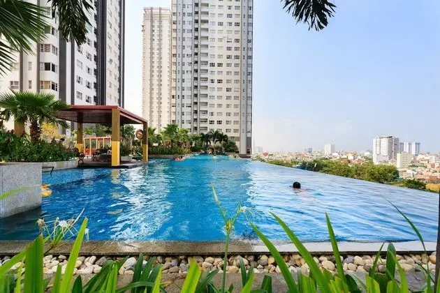 Sunrise City 2BR SW Pool 20th