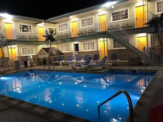 Sunrise Inn - Havuz