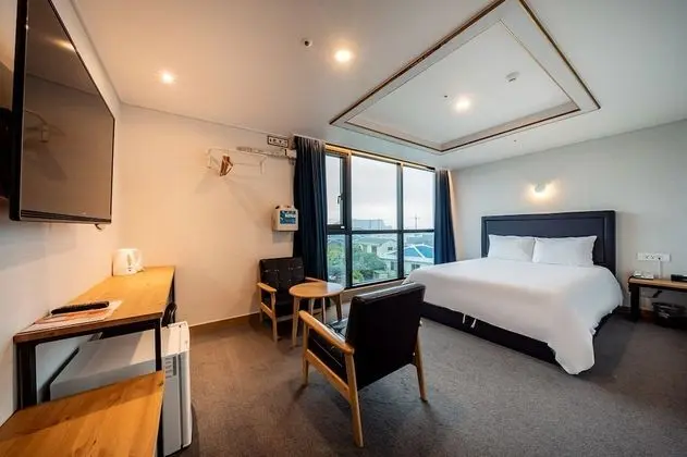 Sunrise Hotel Seopjikoji - Oda