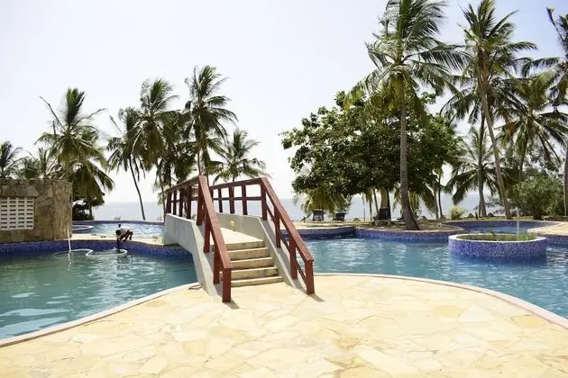Sunrise View Beachfront Apartments - Havuz