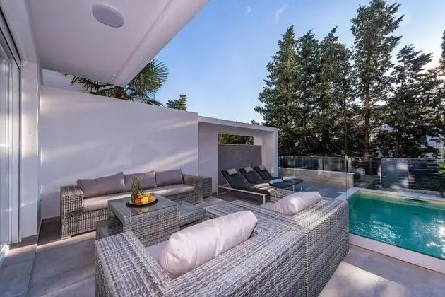 Sunset apartment with private pool and jacuzzi - Dış Mekan