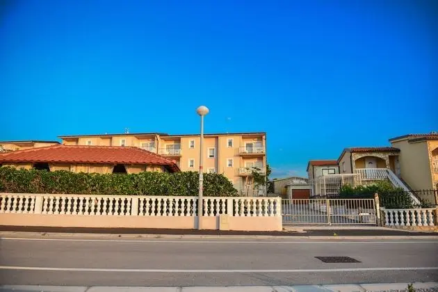 Sunset Apartments - Lobi