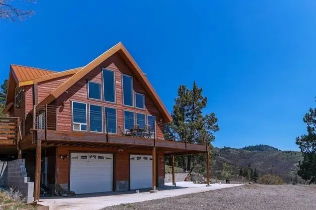 Sunset Chalet - 2600 Sq.ft. Multi-seasonal Retreat