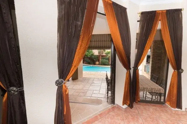 Sunset Manor Guest House - Lobi