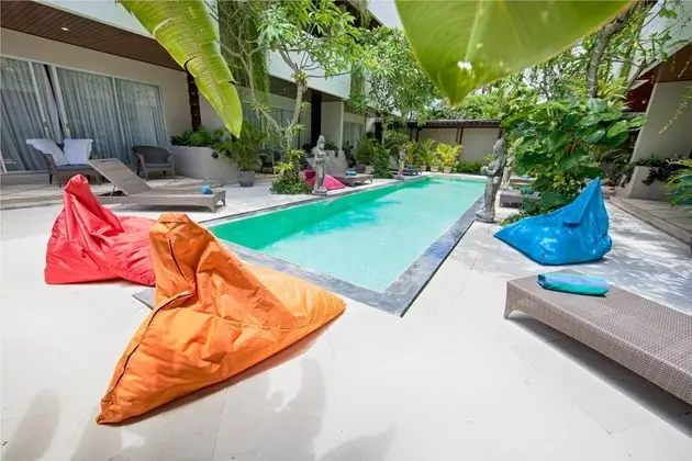 Sunset Mansion - Genel