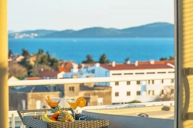 Sunset Penthouse Apartment with Hot Tub - Dış Mekan