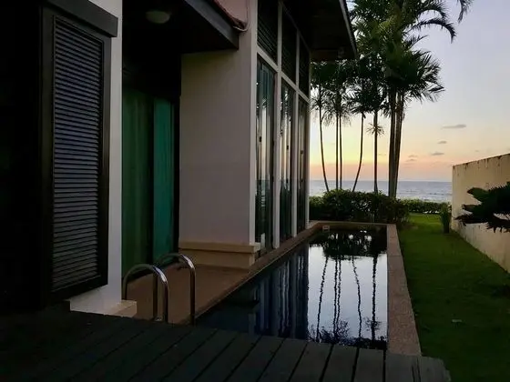 Sunset Seaview Beach Villas & Spa Suites at Nexus Karambunai - Havuz