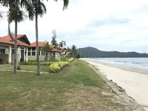 Sunset Seaview Beach Villas & Spa Suites at Nexus Karambunai - Plaj