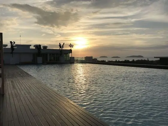 Sunset Seaview Vacation Condos at Infinity Avenue - Havuz