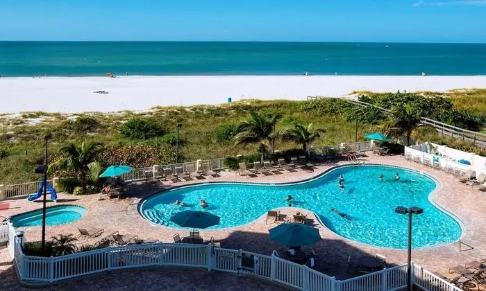 Sunset Vistas Beachfront Suites - Havuz