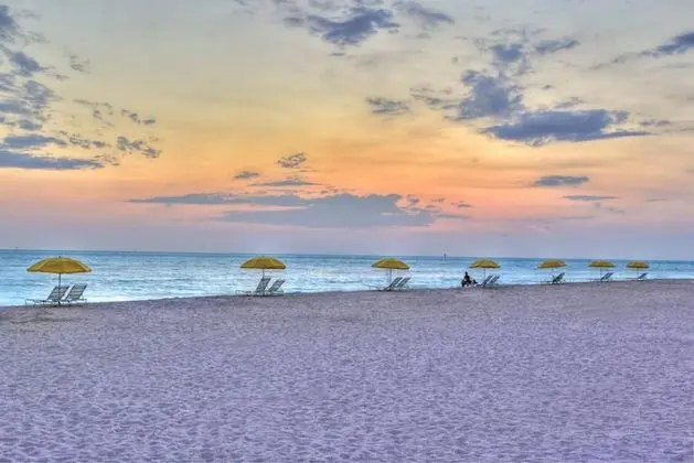 Sunset Vistas Beachfront Suites - Plaj