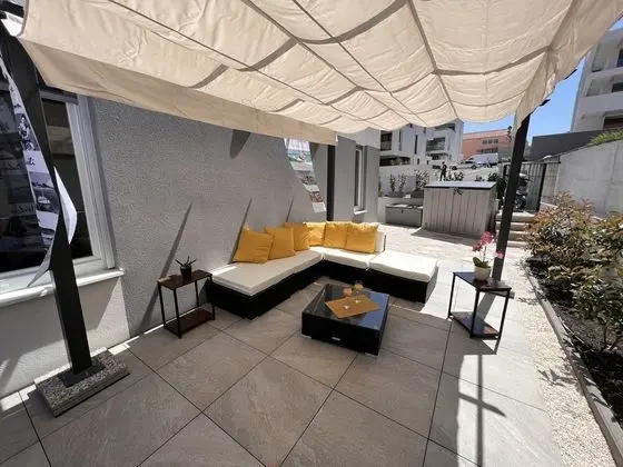 Sunshine Deluxe 79m2 Apartment With Pool, 50 m2 Garden Lounge and Outdoor Space - Dış Mekan