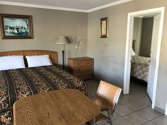 Sunshine Village Motel - Oda