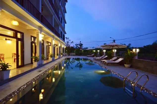 Sunshine Hotel - Havuz