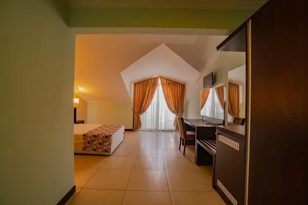 Sunshine Holiday Resort - 2