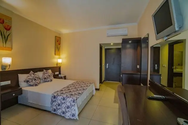 Sunshine Holiday Resort - 2