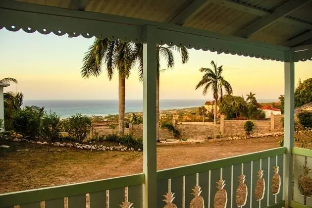 Sunshine Lodge- Your Home Away From Home