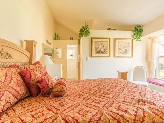 Sunshine, Love, and Happiness in a Home Thats Cute as a Button - 3BD 2552