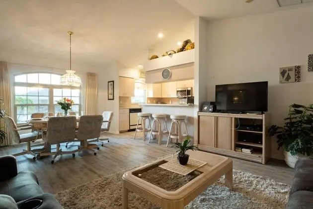 Sunshine Manor ~ Fenced in Backyard ~ Family Home - Oda Düzeni
