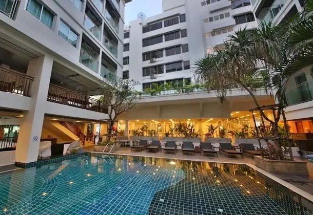 Sunshine Hotel And Residences - Havuz