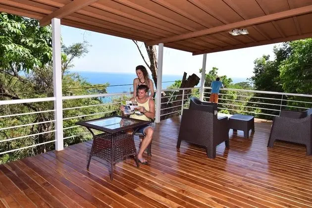 Sunshine Sanctuary - Lobi