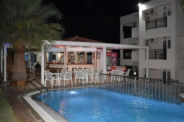 Sunshine Studios & Apartments - Havuz
