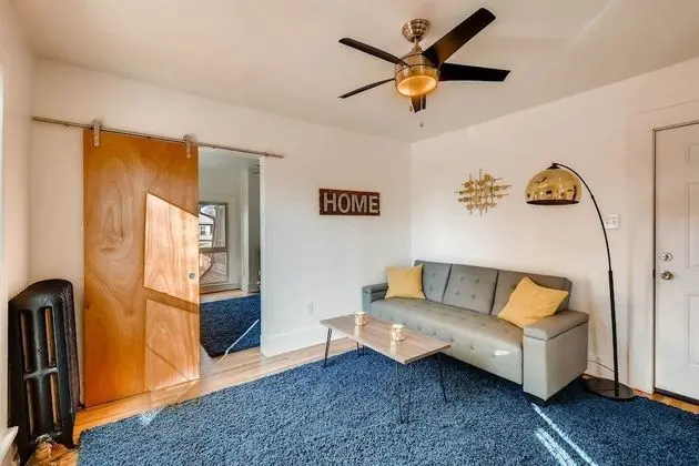 The Sunshine Suite in the Heart of Baker - Oda Düzeni