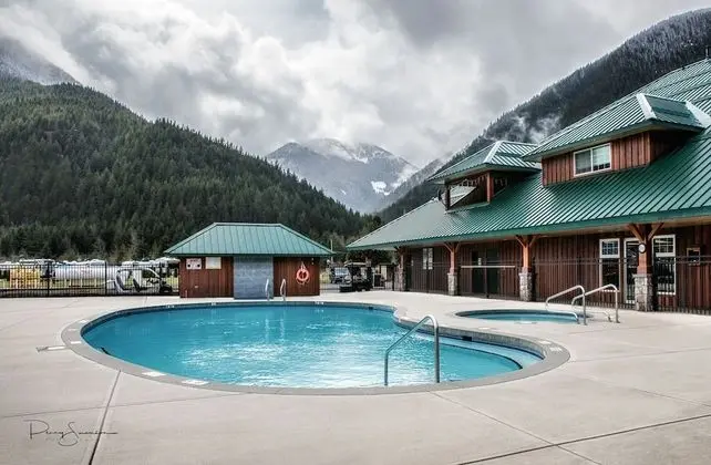 Sunshine Valley Rv Resort & Cabins - Havuz