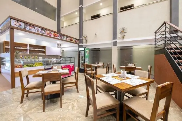 Sunstar Residency & Food Plaza Pala - Dış Mekan