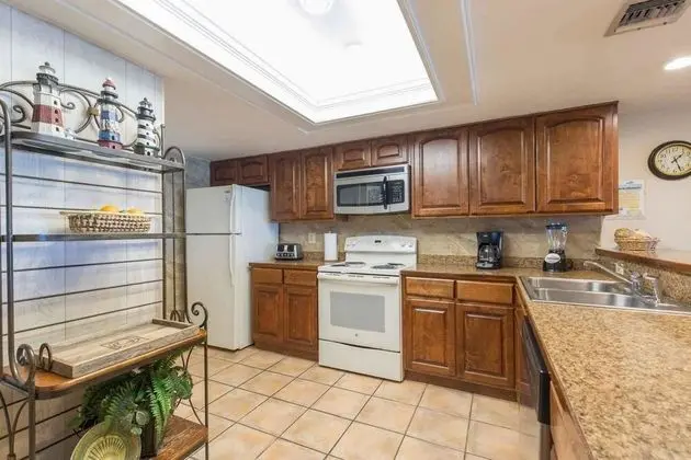 Suntide II Condominium 206 - Mutfak