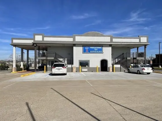 Super 6 Inn & Suites Gonzales