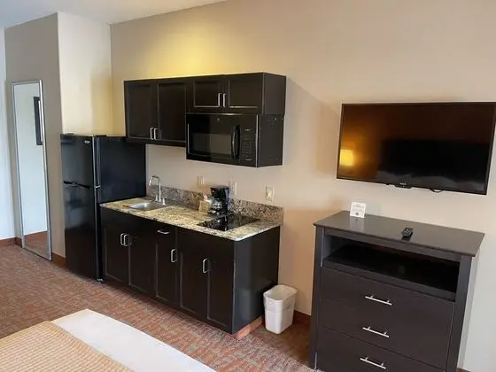 Super 6 Inn & Suites Gonzales - Mutfak