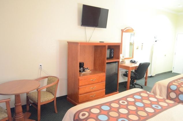 Super 8 by Wyndham Brookshire TX