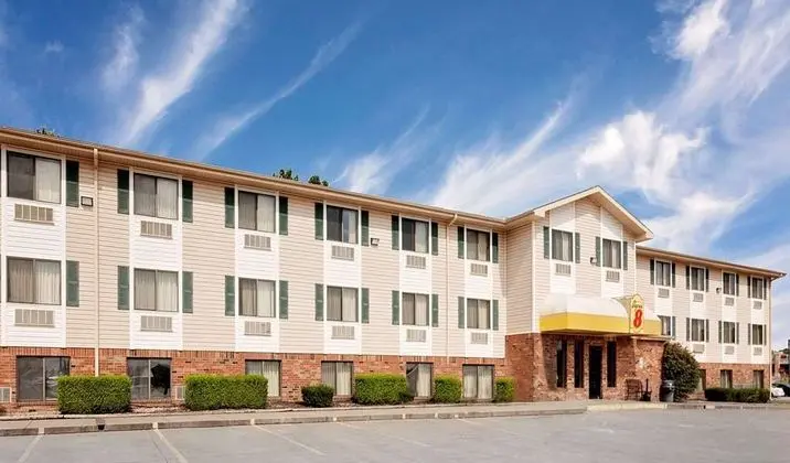 Super 8 by Wyndham Fayetteville - Genel