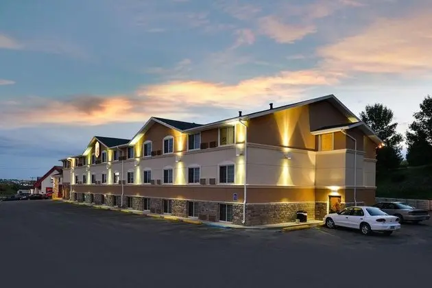 Super 8 by Wyndham Minot Airport - Genel