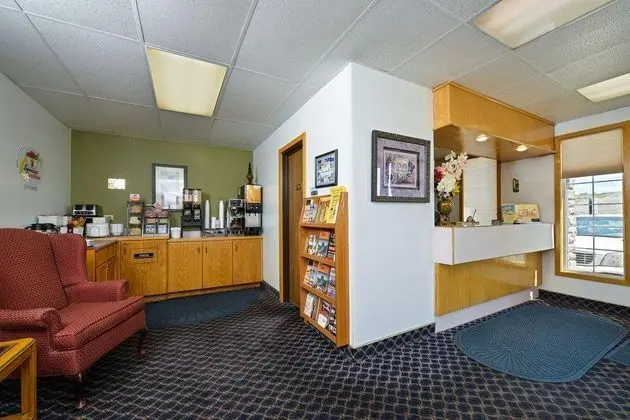 Super 8 by Wyndham Minot Airport - Genel