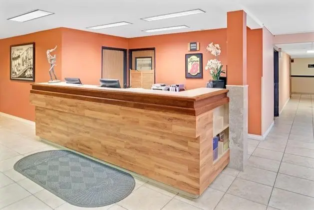 Super 8 by Wyndham Spokane/West - Genel