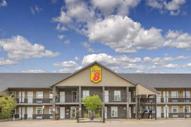 Super 8 Fort McMurray - Dış Mekan