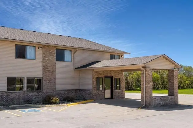 Super 8 Motel - Humboldt