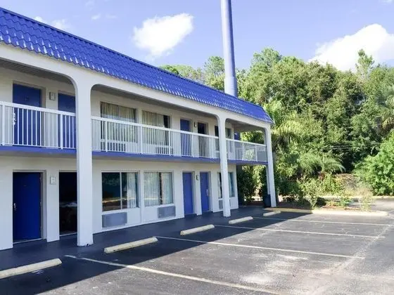 Super 8 Motel - Speedway