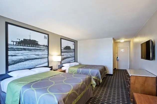 Super 8 Motel - Westminister