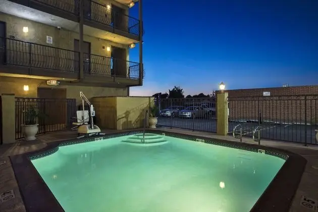 Super 8 Motel - Westminister