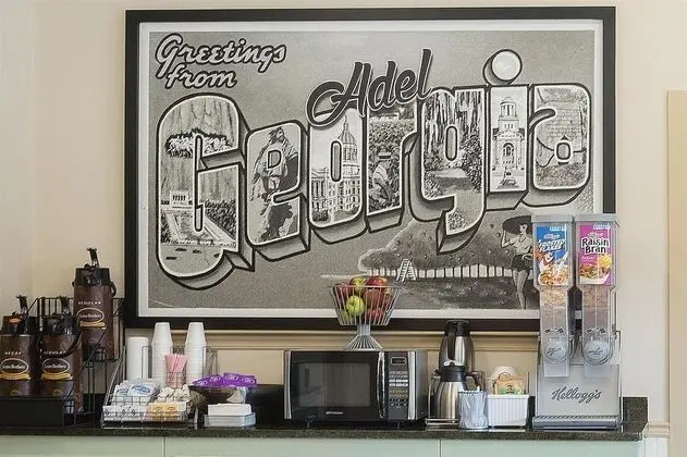 Super 8 by Wyndham Adel