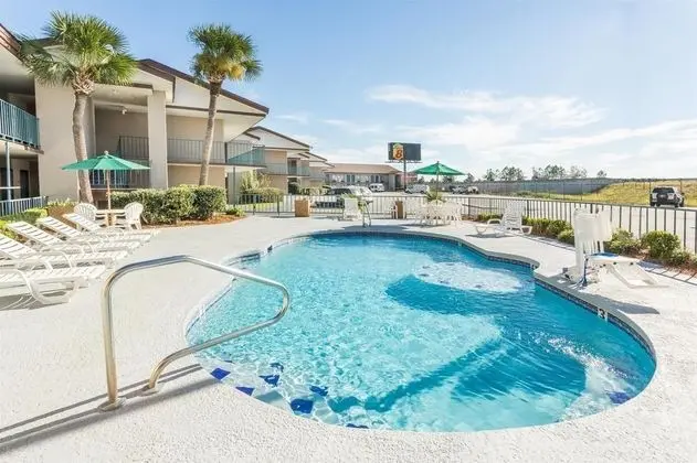 Super 8 by Wyndham Adel