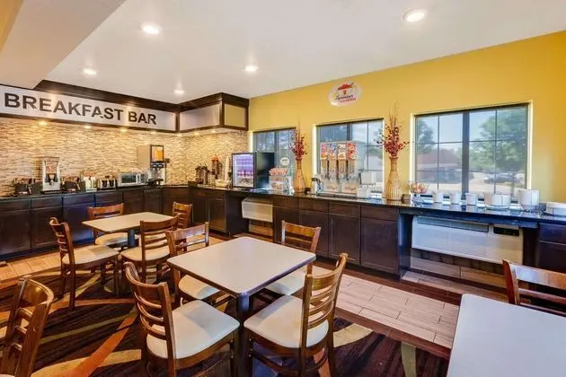 Super 8 by Wyndham Akron S/Green/Uniontown OH
