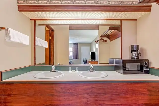 Super 8 by Wyndham Albany